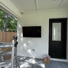 Hargrett-Electronics-a-leading-provider-of-professional-audio-and-video-solutions-recently-completed-another-successful-TV-mounting-and-outdoor-home-audio-installation-project-in-Harris-County-Texas 3